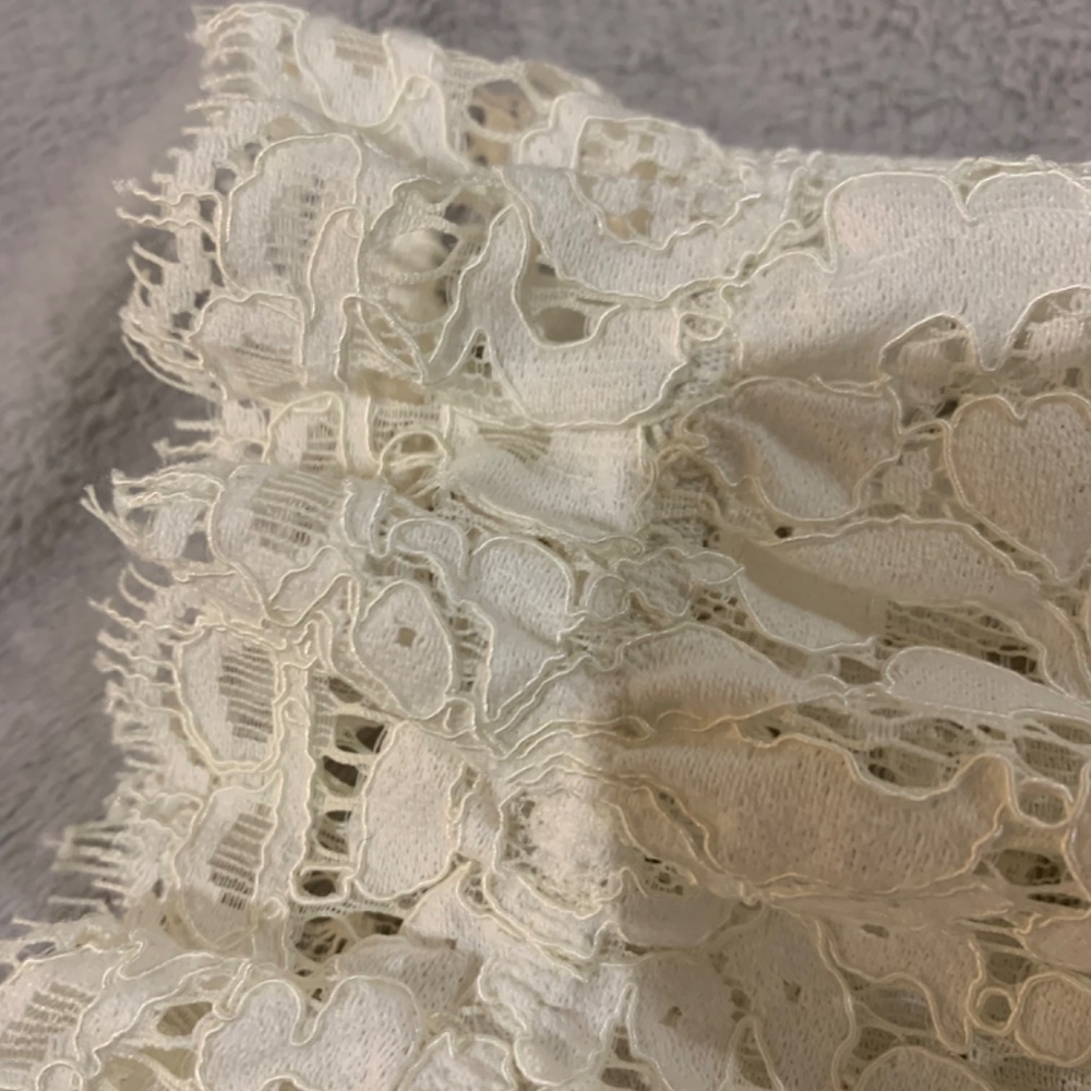 Express Blouse Lace - Picture 2 of 10